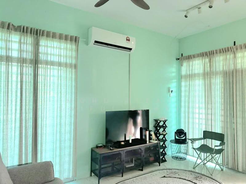 Rumah Teres 1-Tingkat untuk Dijual di Taman Medan Jaya (Telok Panglima Garang) - Mohd Aizat Saiful Bahri - Living Room - PropertyGuru.com.my