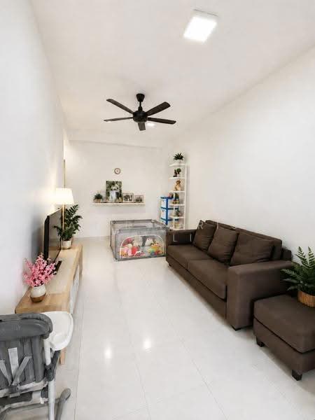 1-storey Terraced House for Sale in Taman Indahpura (Kulai) - Amir Faris Rusli - Living Room - PropertyGuru.com.my