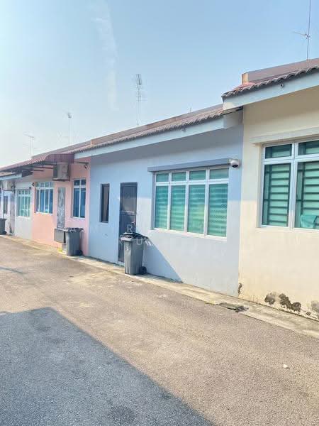 1-storey Terraced House for Sale in Taman Indahpura (Kulai) - Amir Faris Rusli - Exterior - PropertyGuru.com.my
