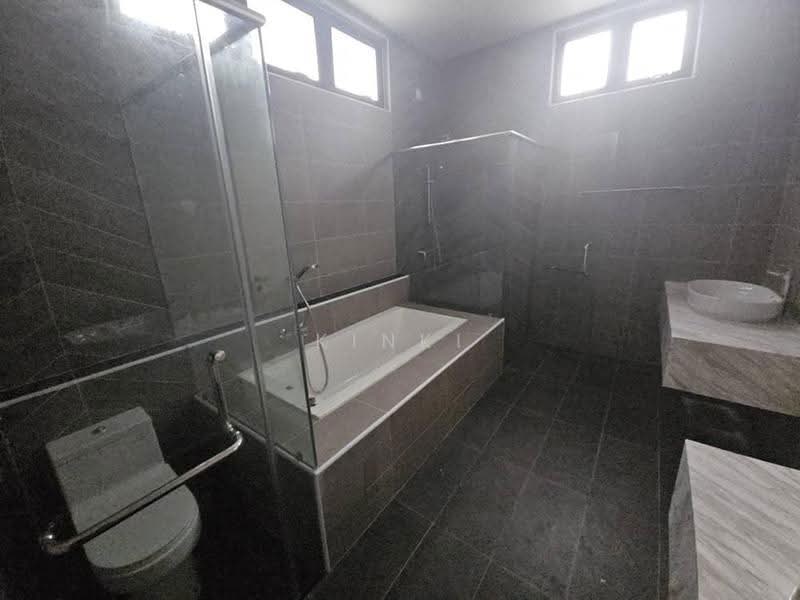 Semi-Detached House for Sale in Nusa Sentral (Iskandar Puteri (Nusajaya)) - Kinki Teow - Bathroom - PropertyGuru.com.my