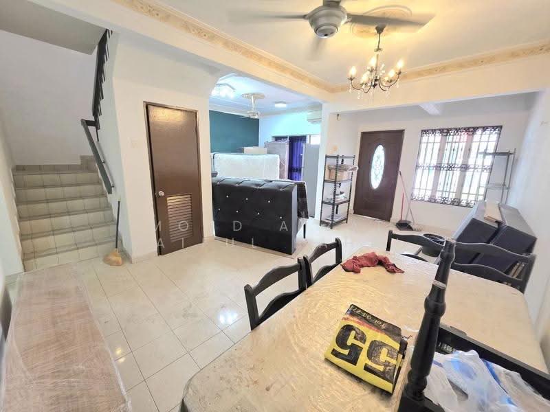 Rumah Teres 2-Tingkat untuk Dijual di Taman Cahaya Alam (Shah Alam) - Mohd Aizat Saiful Bahri - Living Room - PropertyGuru.com.my