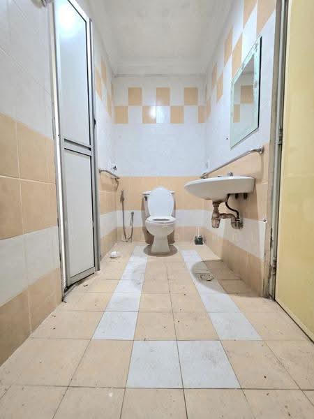 Rumah Teres 2-Tingkat untuk Dijual di Taman Cahaya Alam (Shah Alam) - Mohd Aizat Saiful Bahri - Bathroom - PropertyGuru.com.my