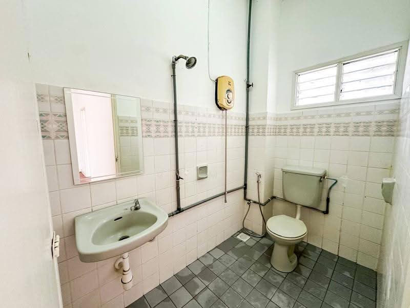 Rumah Teres untuk Disewa di Usj 4 (Subang Jaya) - Ivy Mak - Bathroom - PropertyGuru.com.my