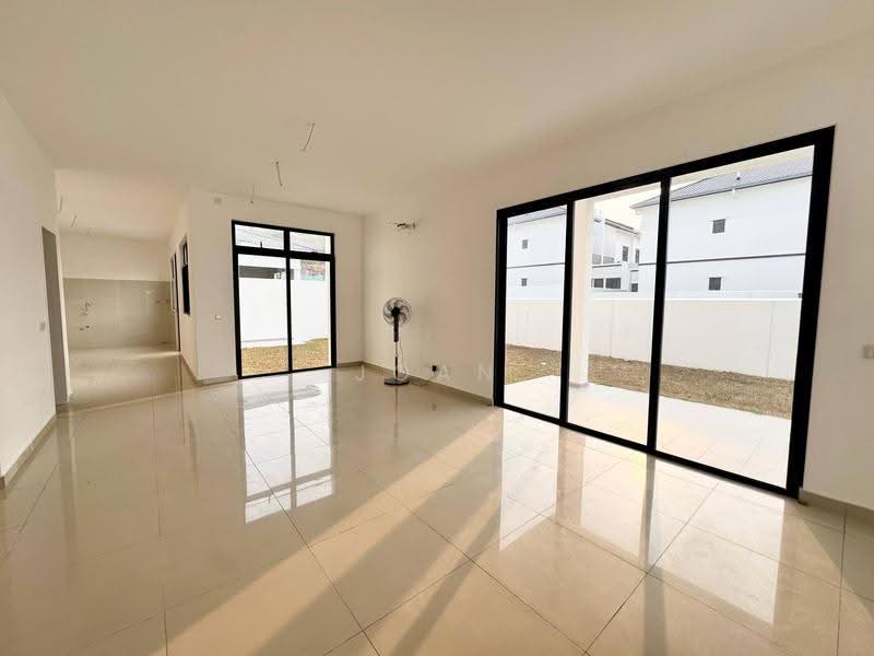 Rumah Kluster untuk Dijual di Iskandar Puteri (Nusajaya) (Johor) - Joan Chia - Living Room - PropertyGuru.com.my