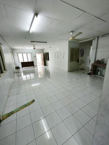 Rumah Bandar untuk Dijual di Taman Bukit Teratai (Ampang) - Kris Tan - Living Room - PropertyGuru.com.my