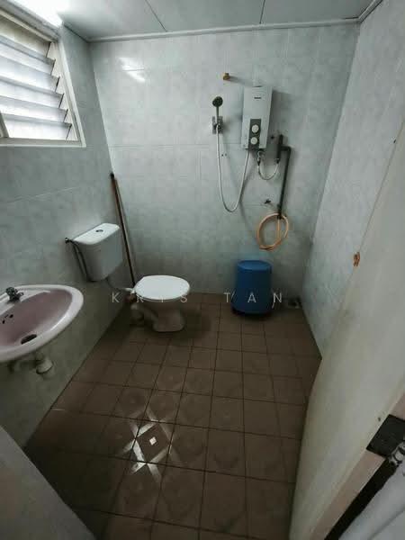 Rumah Bandar untuk Dijual di Taman Bukit Teratai (Ampang) - Kris Tan - Bathroom - PropertyGuru.com.my
