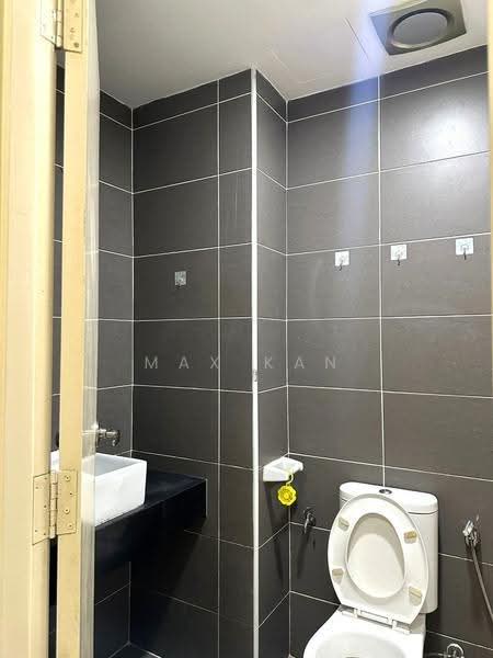 Service Residence for Sale at KSL Residence @ Daya - Max Kan - Bathroom - PropertyGuru.com.my