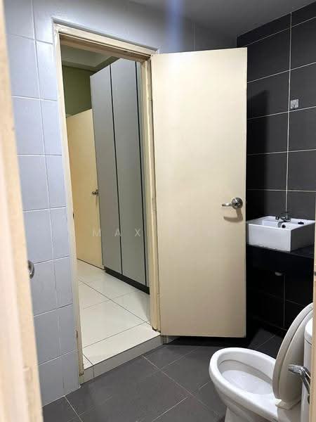 Service Residence for Sale at KSL Residence @ Daya - Max Kan - Bathroom - PropertyGuru.com.my