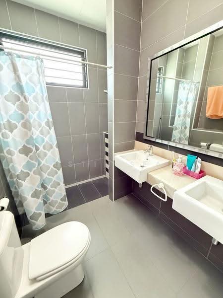 Semi-Detached House for Sale in Telok Panglima Garang (Selangor) - Justin Seah - Bathroom - PropertyGuru.com.my