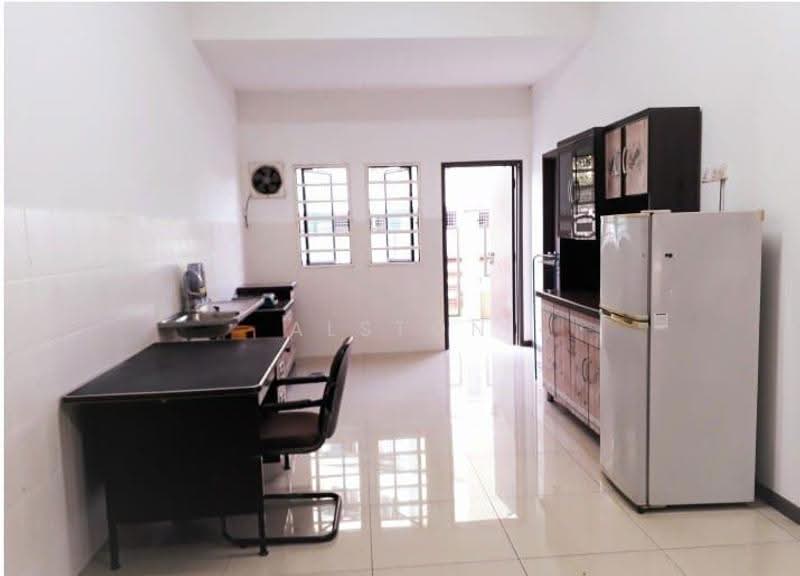 3-storey Terraced House for Sale in Bandar Bayan Bahru (Bayan Lepas) - Alston Loh - Kitchen - PropertyGuru.com.my