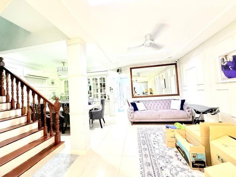 2-storey Terraced House for Sale in Bandar Sri Damansara (Selangor) - Nazri Hassan - Living Room - PropertyGuru.com.my