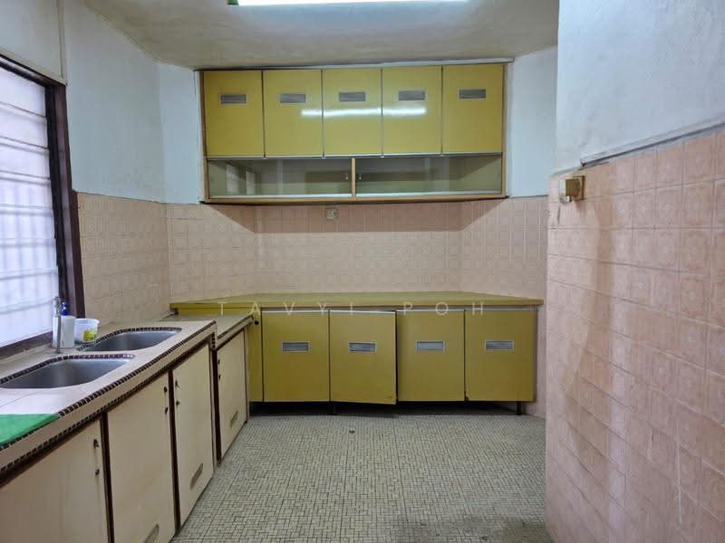 Apartment for Sale at Taman Kampar - Tavyi Poh - Kitchen - PropertyGuru.com.my