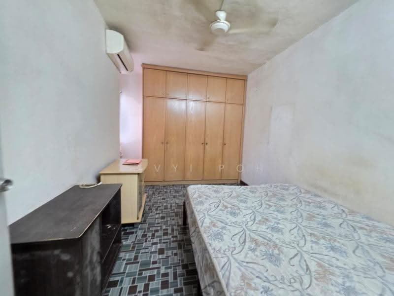 Apartment for Sale at Taman Kampar - Tavyi Poh - Bedroom - PropertyGuru.com.my