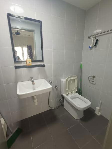Kondominium untuk Disewa di The Edge Residence - JK Lau - Bathroom - PropertyGuru.com.my