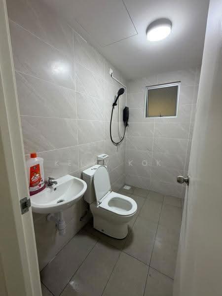 Kondominium untuk Disewa di Pitta Residensi - Kelly Kok - Bathroom - PropertyGuru.com.my