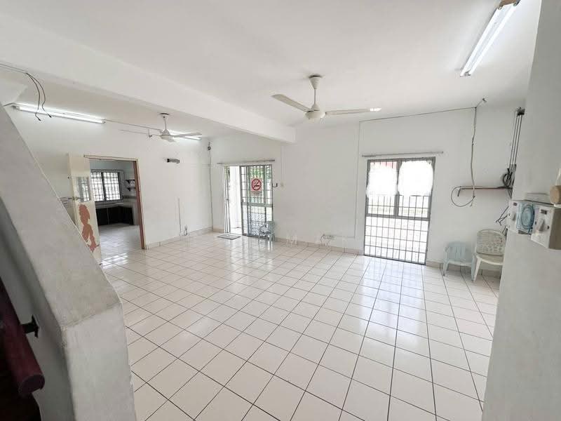 2-storey Terraced House for Rent in Kota Kemuning (Shah Alam) - Ivy Mak - Living Room - PropertyGuru.com.my