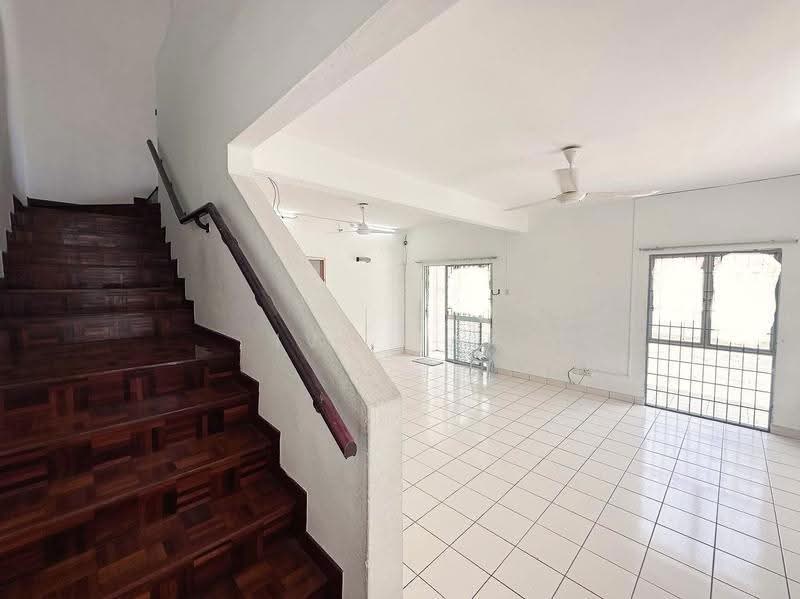 2-storey Terraced House for Rent in Kota Kemuning (Shah Alam) - Ivy Mak - Living Room - PropertyGuru.com.my
