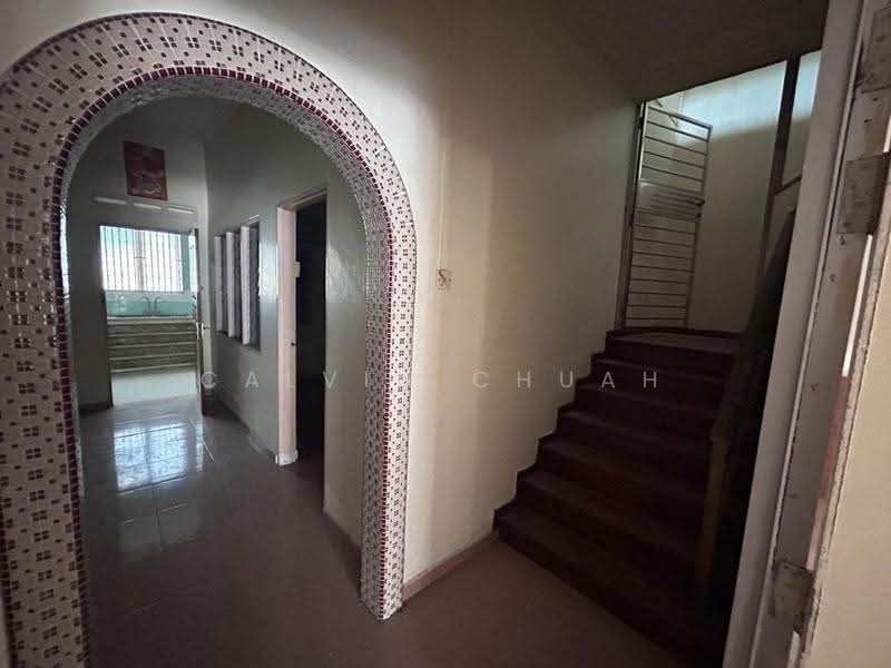 Banglo Komersial untuk Disewa di Taman Pelangi (Johor Bahru) - Calvin Chuah - Entrance - PropertyGuru.com.my