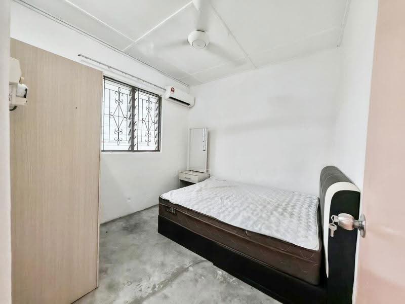 Rumah Flat untuk Dijual di Flat Taman Ungku Tun Aminah - Paggie Tee - Bedroom - PropertyGuru.com.my