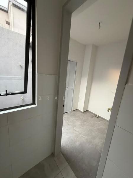 Rumah Teres 2.5-Tingkat untuk Dijual di Taman Bukit Serdang (Seri Kembangan) - Braedon - Interior - PropertyGuru.com.my