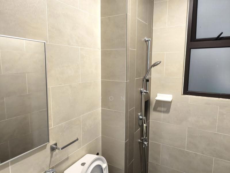 Kediaman Servis untuk Dijual di Ten Kinrara - Ron Liew - Bathroom - PropertyGuru.com.my