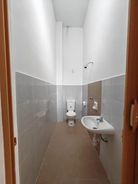 Shop / Office for Sale in Hulu Semenyih (Selangor) - Even Chong - Bathroom - PropertyGuru.com.my