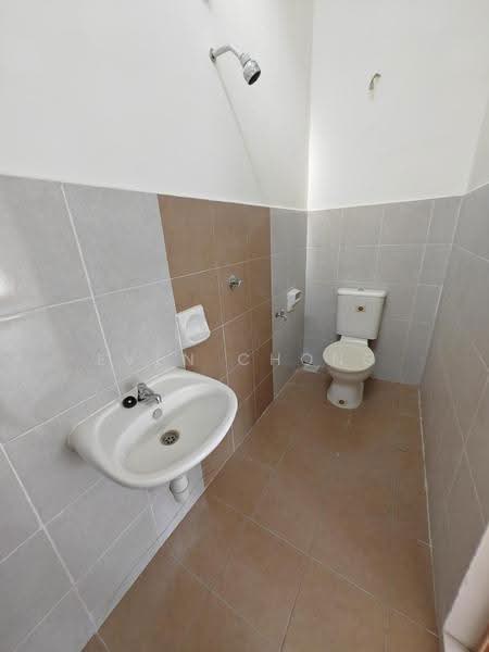 Shop / Office for Sale in Hulu Semenyih (Selangor) - Even Chong - Bathroom - PropertyGuru.com.my