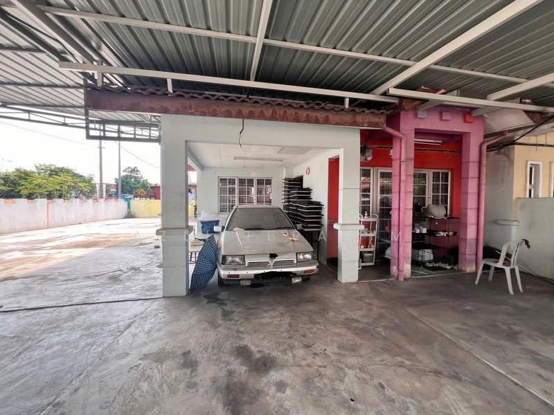 Rumah Teres 2-Tingkat untuk Dijual di Seksyen 7 (Bangi) - Azli Ibrahim - Exterior - PropertyGuru.com.my