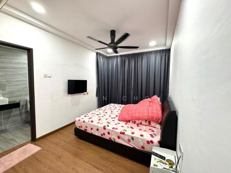 Service Residence for Sale at KSL Residence @ Daya - Elston Chong - Bedroom - PropertyGuru.com.my