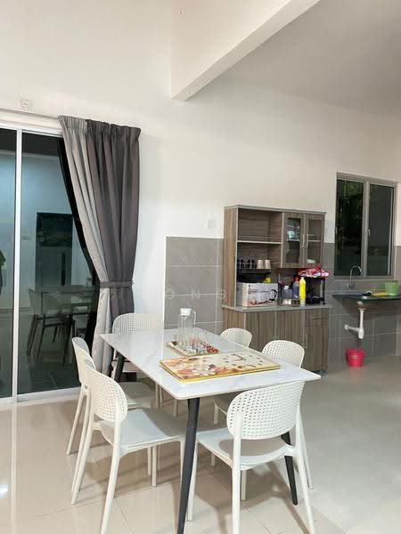 Terraced House for Rent in Bandar Springhill (Jimah) - Ong Jia Hui - Dining Room - PropertyGuru.com.my