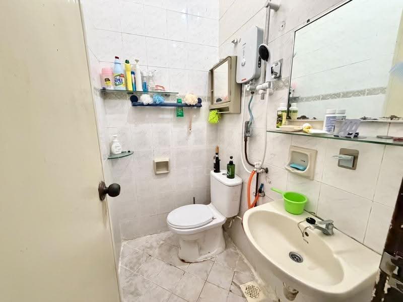 Rumah Teres 1-Tingkat untuk Dijual di Taman Daya (Johor Bahru) - Carson . - Bathroom - PropertyGuru.com.my