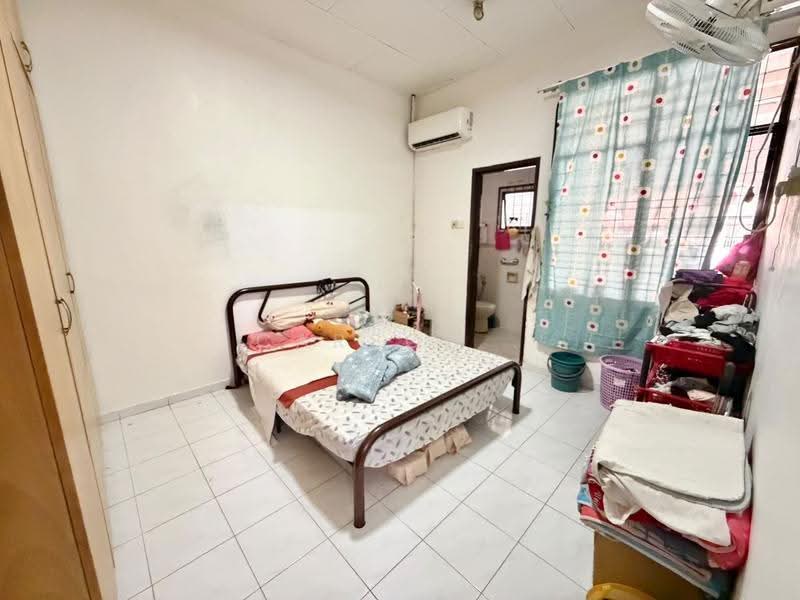 Rumah Teres 1-Tingkat untuk Dijual di Taman Daya (Johor Bahru) - Carson . - Bedroom - PropertyGuru.com.my