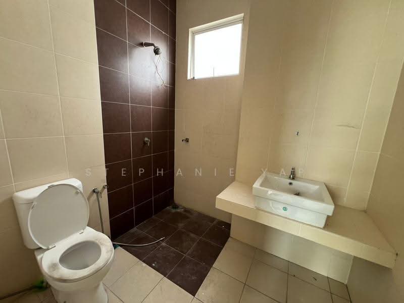 Semi-Detached House for Sale in Taman Seri Jaromas (Jenjarom) - Stephanie Yap - Bathroom - PropertyGuru.com.my