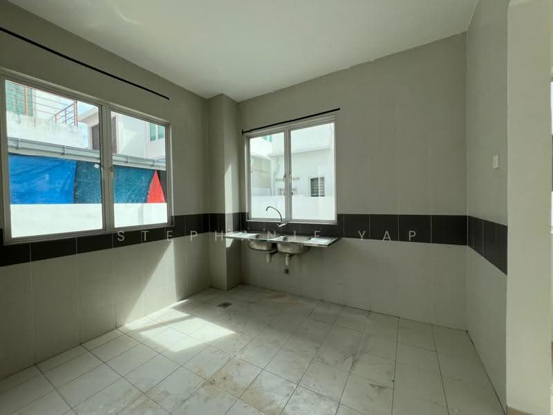 Semi-Detached House for Sale in Taman Seri Jaromas (Jenjarom) - Stephanie Yap - Kitchen - PropertyGuru.com.my