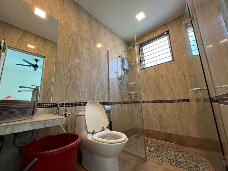 Semi-Detached House for Rent in Taman Anggun (Rawang) - Alex Lee - Bathroom - PropertyGuru.com.my