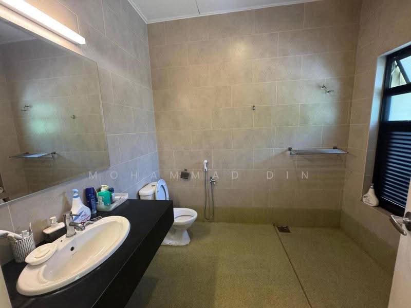 Rumah Teres 2-Tingkat untuk Dijual di Bukit Jelutong (Shah Alam) - Mohammad Din Majid - Bathroom - PropertyGuru.com.my