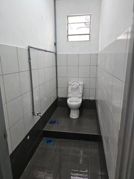 Shop / Office untuk Disewa di Setia Tropika (Johor Bahru) - Eric Foo - Bathroom - PropertyGuru.com.my