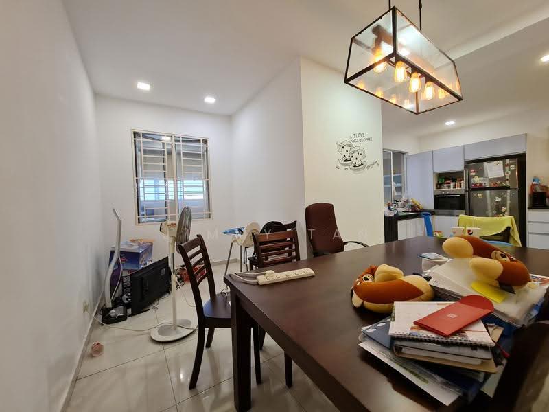2-storey Terraced House for Sale in Bandar Seri Coalfields (Sungai Buloh) - Jimmy Tan - Dining Room - PropertyGuru.com.my