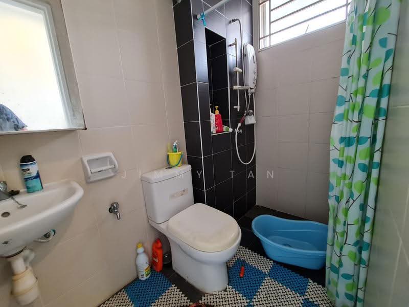 2-storey Terraced House for Sale in Bandar Seri Coalfields (Sungai Buloh) - Jimmy Tan - Bathroom - PropertyGuru.com.my