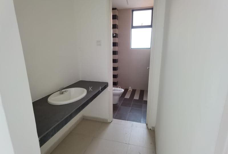 Bungalow House for Sale in Taman Vista Kirana (Bukit Katil) - Kiera Wong - Bathroom - PropertyGuru.com.my