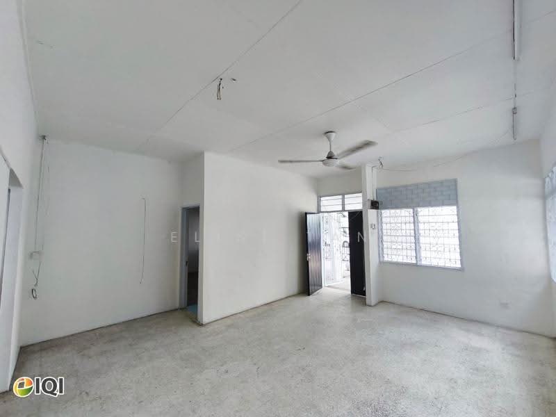 Rumah Berkembar untuk Dijual di Taman Siakap (Perai) - Elise Tan - Living Room - PropertyGuru.com.my