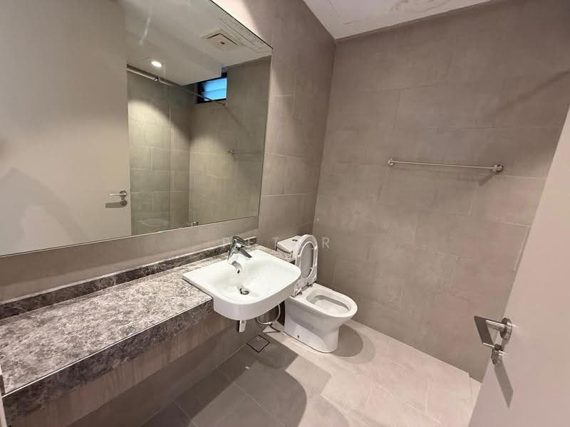 Kondominium untuk Disewa di Residensi Astrea - Peter Sek - Bathroom - PropertyGuru.com.my