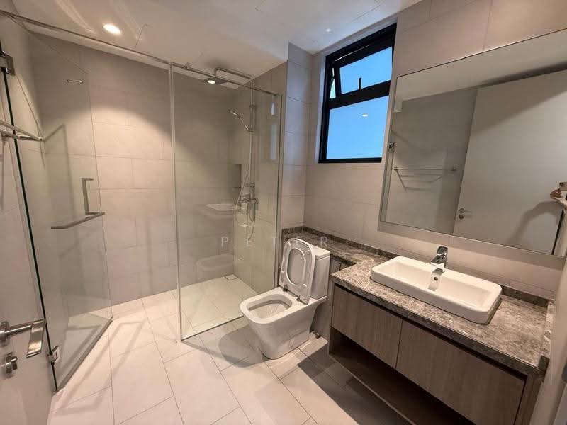 Kondominium untuk Disewa di Residensi Astrea - Peter Sek - Bathroom - PropertyGuru.com.my