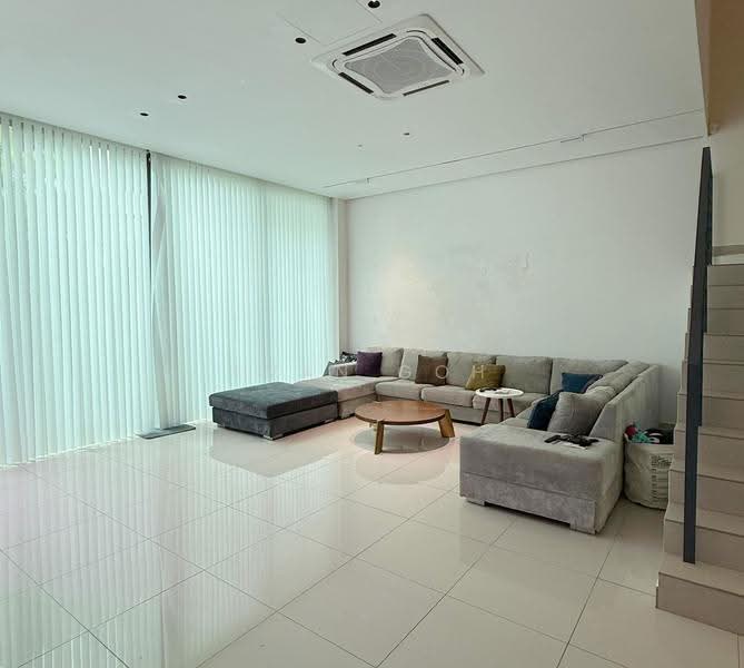 3-storey Terraced House for Sale in Bandar Nusaputra (Puchong) - Evan Goh - Living Room - PropertyGuru.com.my