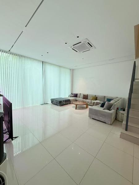3-storey Terraced House for Sale in Bandar Nusaputra (Puchong) - Evan Goh - Living Room - PropertyGuru.com.my