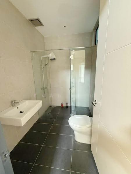 3-storey Terraced House for Sale in Bandar Nusaputra (Puchong) - Evan Goh - Bathroom - PropertyGuru.com.my