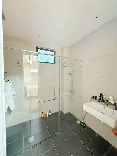 3-storey Terraced House for Sale in Bandar Nusaputra (Puchong) - Evan Goh - Bathroom - PropertyGuru.com.my