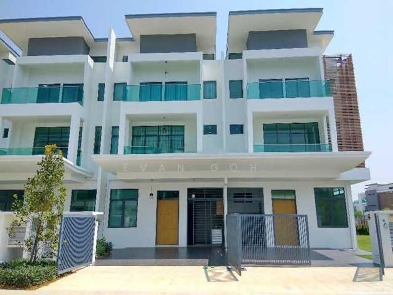 3-storey Terraced House for Sale in Bandar Nusaputra (Puchong) - Evan Goh - Exterior - PropertyGuru.com.my