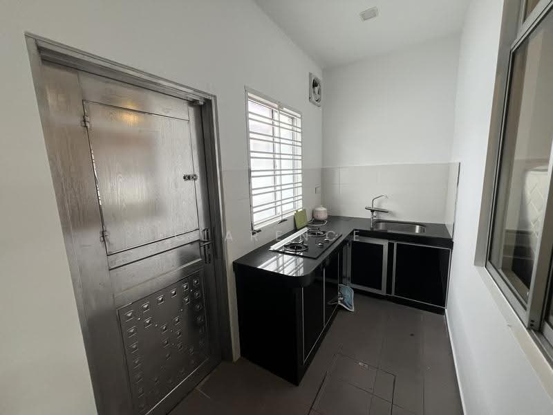 2-storey Terraced House for Sale in Setia Eco Gardens (Gelang Patah) - Clarence Low - Kitchen - PropertyGuru.com.my