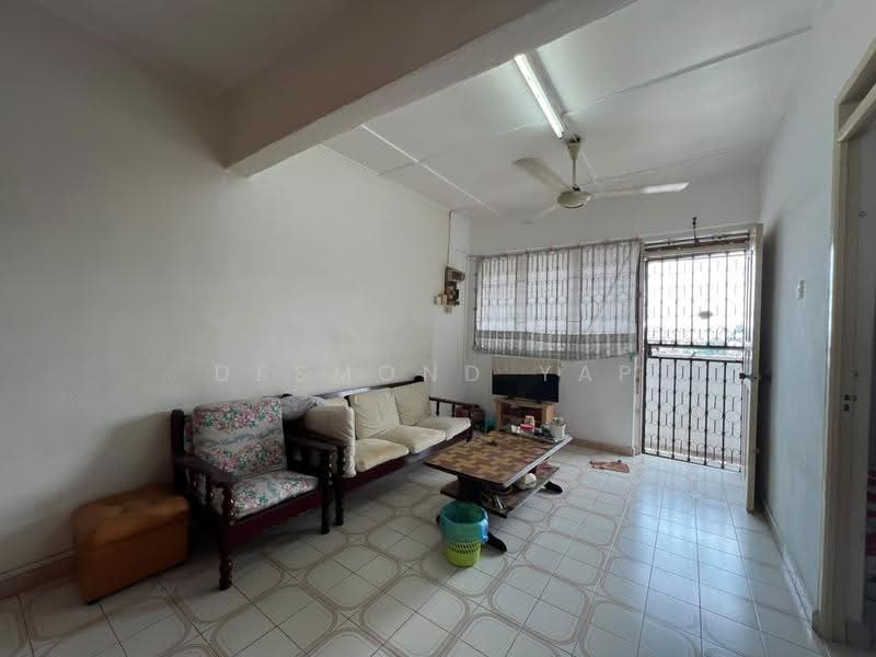 Rumah Flat untuk Dijual di Flat Taman Ungku Tun Aminah - Desmond Yap - Living Room - PropertyGuru.com.my